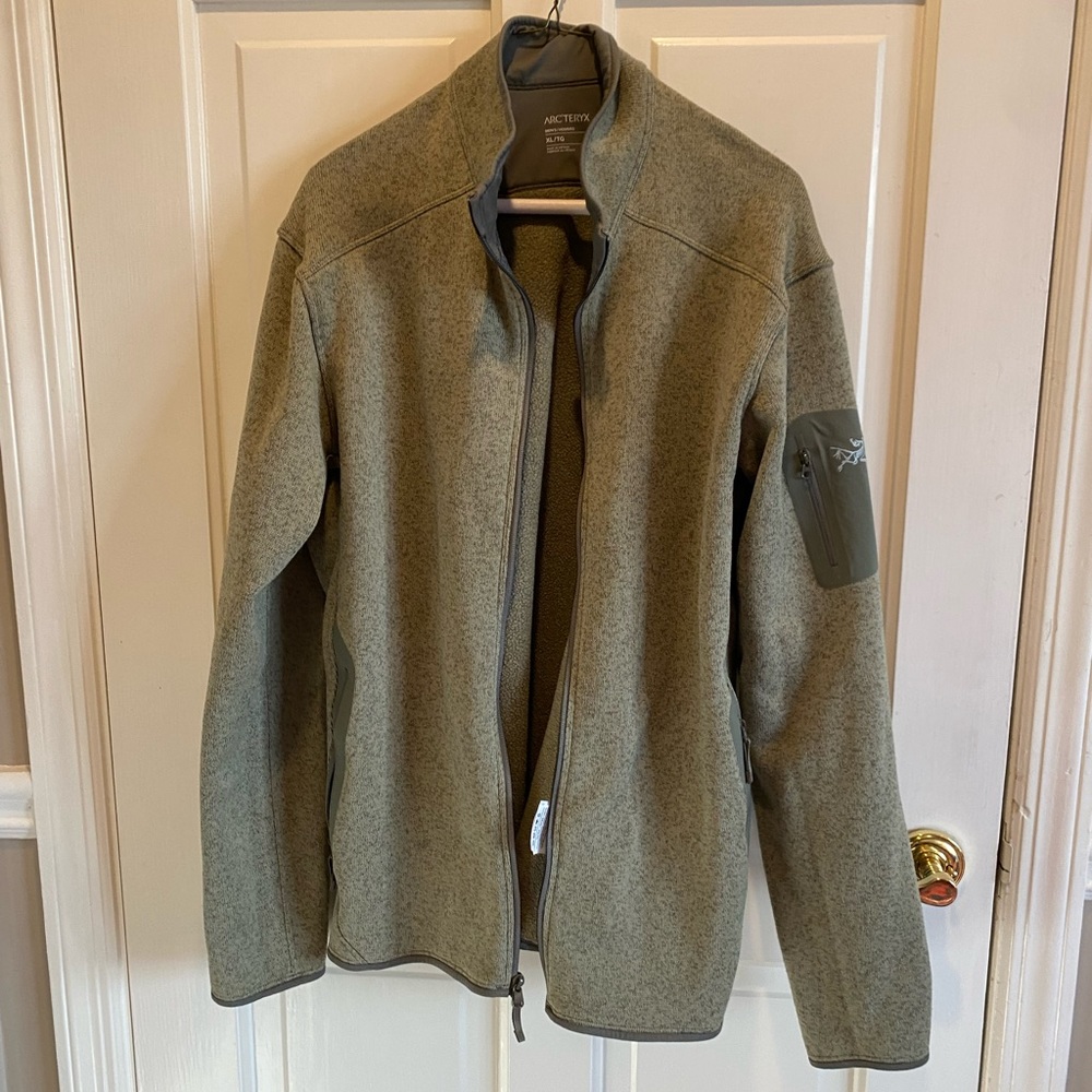 Arcteryx full zip fleece in light grey size XL